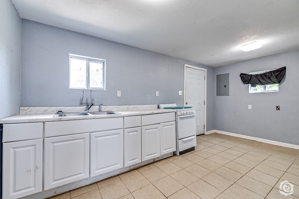 2218 S Randolph St Property Photo 4