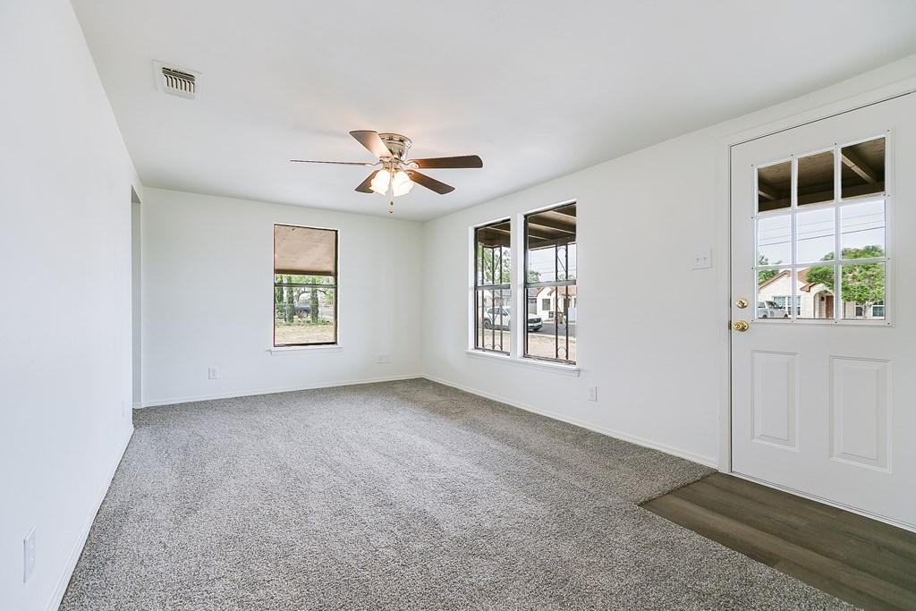 2105 Shelton St Property Photo 7