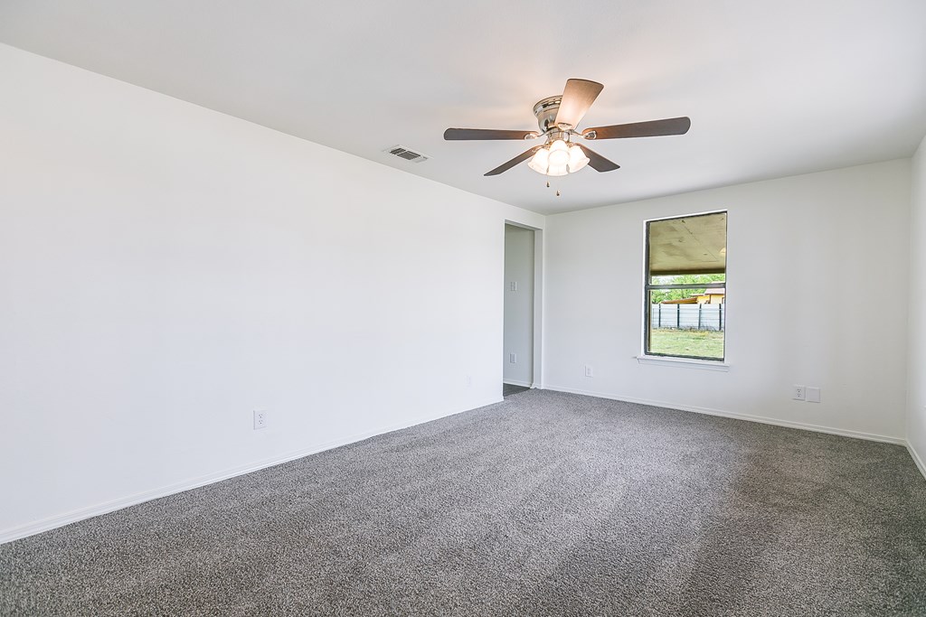 2105 Shelton St Property Photo 8