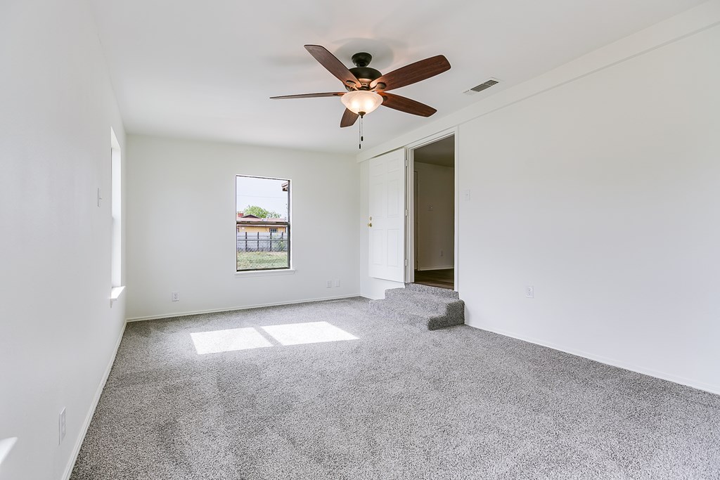 2105 Shelton St Property Photo 14