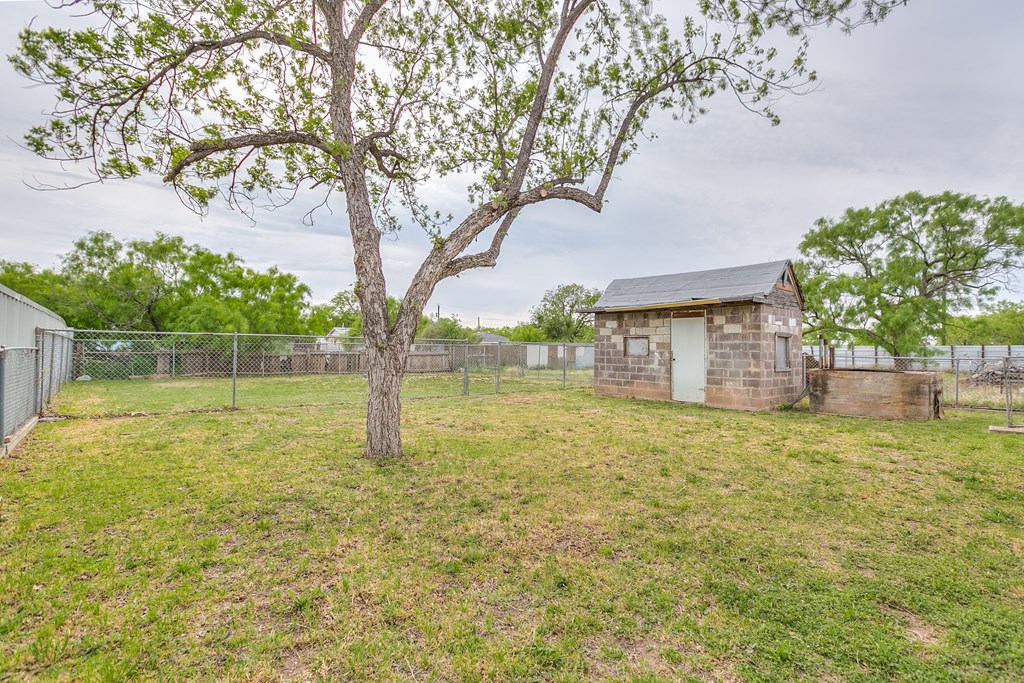 2105 Shelton St Property Photo 27