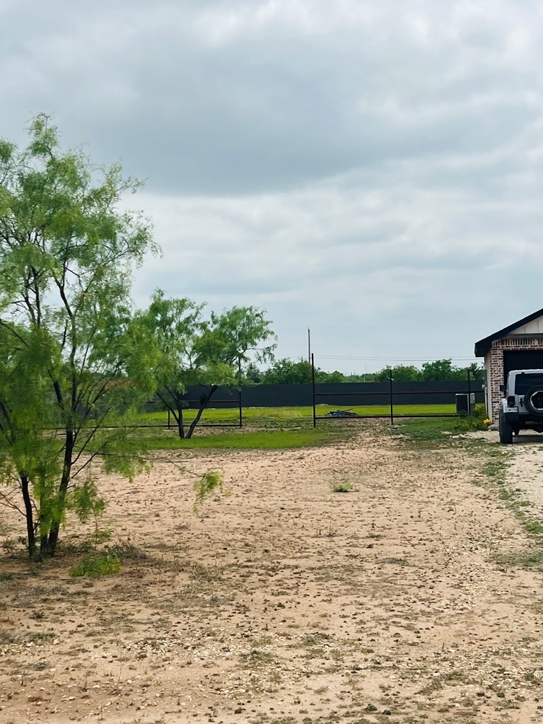 10403 Grape Creek Rd Property Photo 2