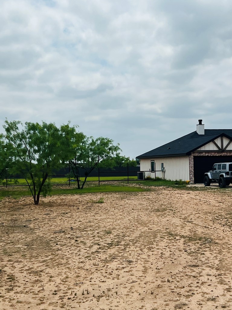 10403 Grape Creek Rd Property Photo 3