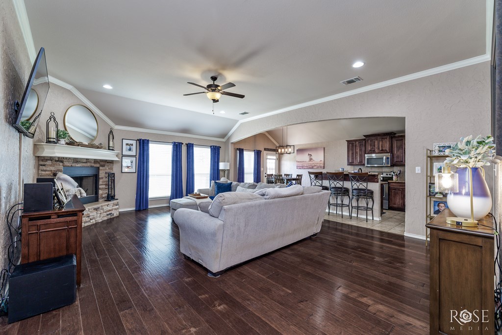 6014 San Saba St Property Photo 4