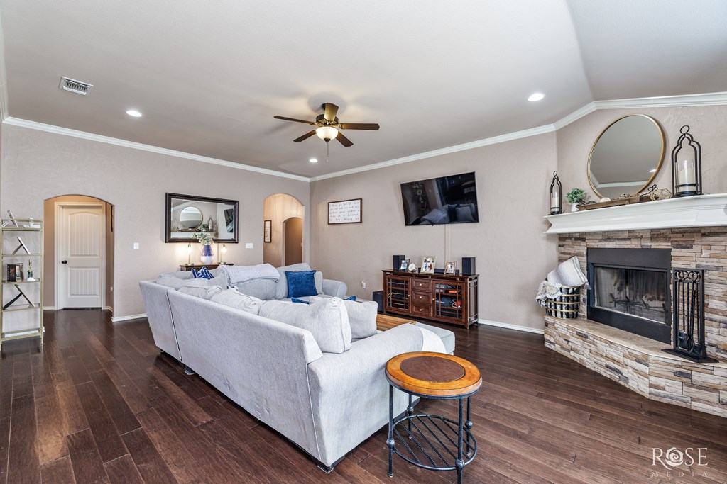 6014 San Saba St Property Photo 5