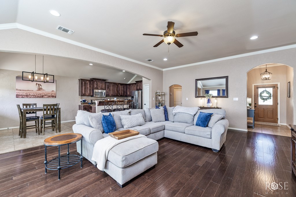 6014 San Saba St Property Photo 6