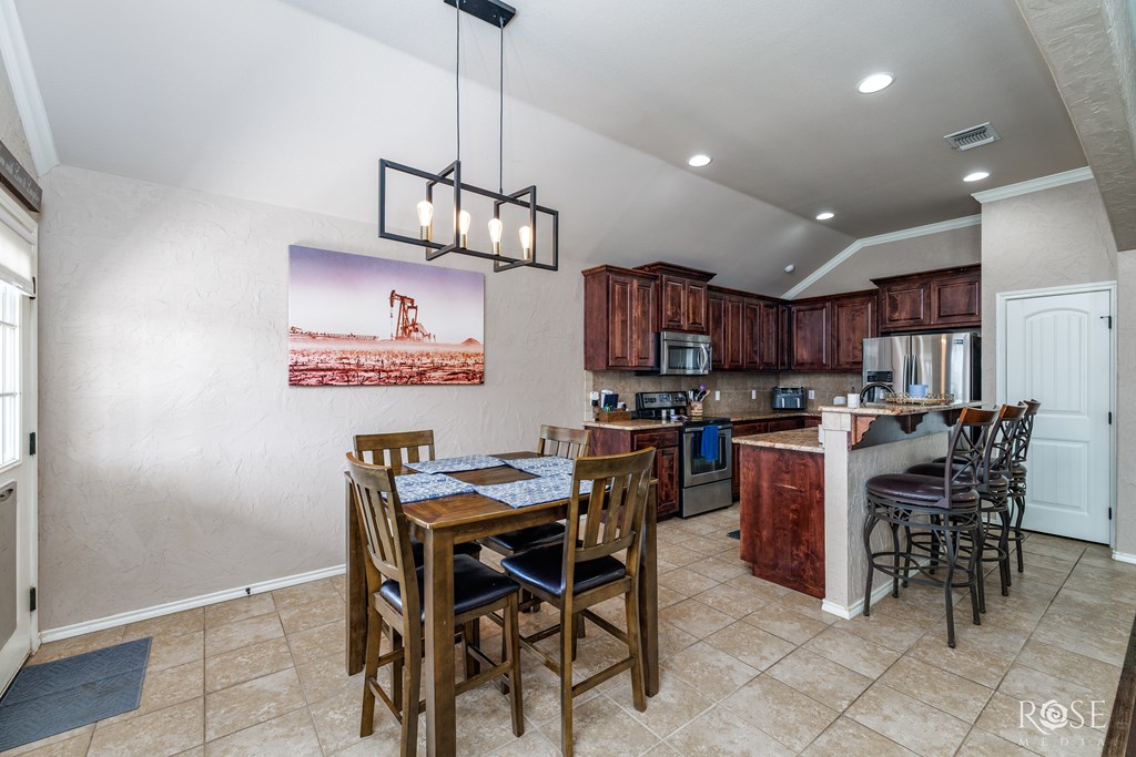 6014 San Saba St Property Photo 7