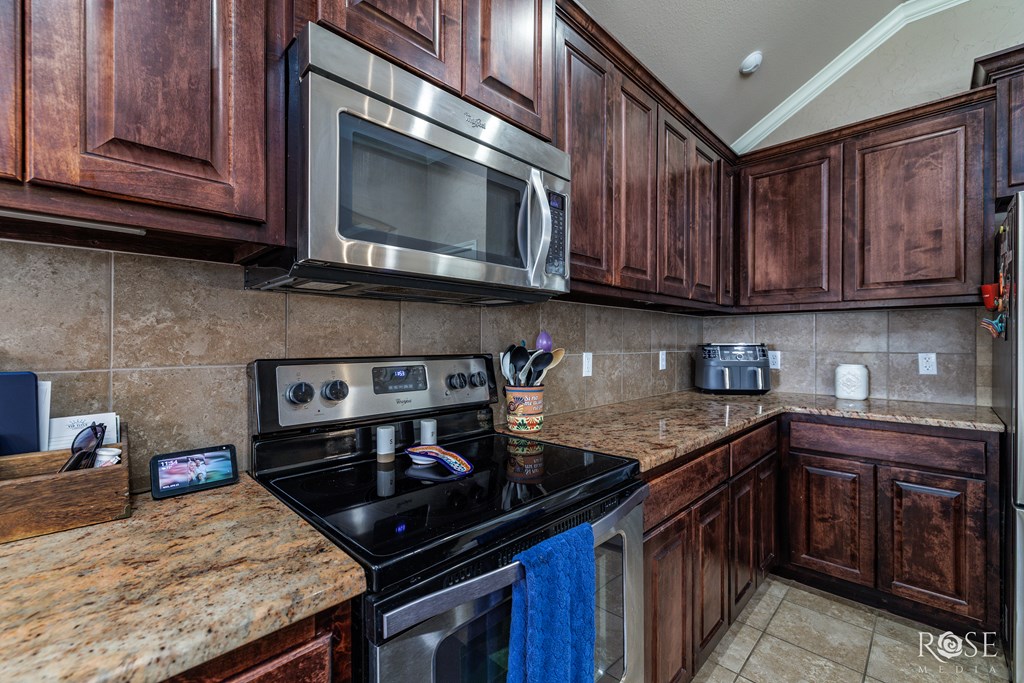 6014 San Saba St Property Photo 9