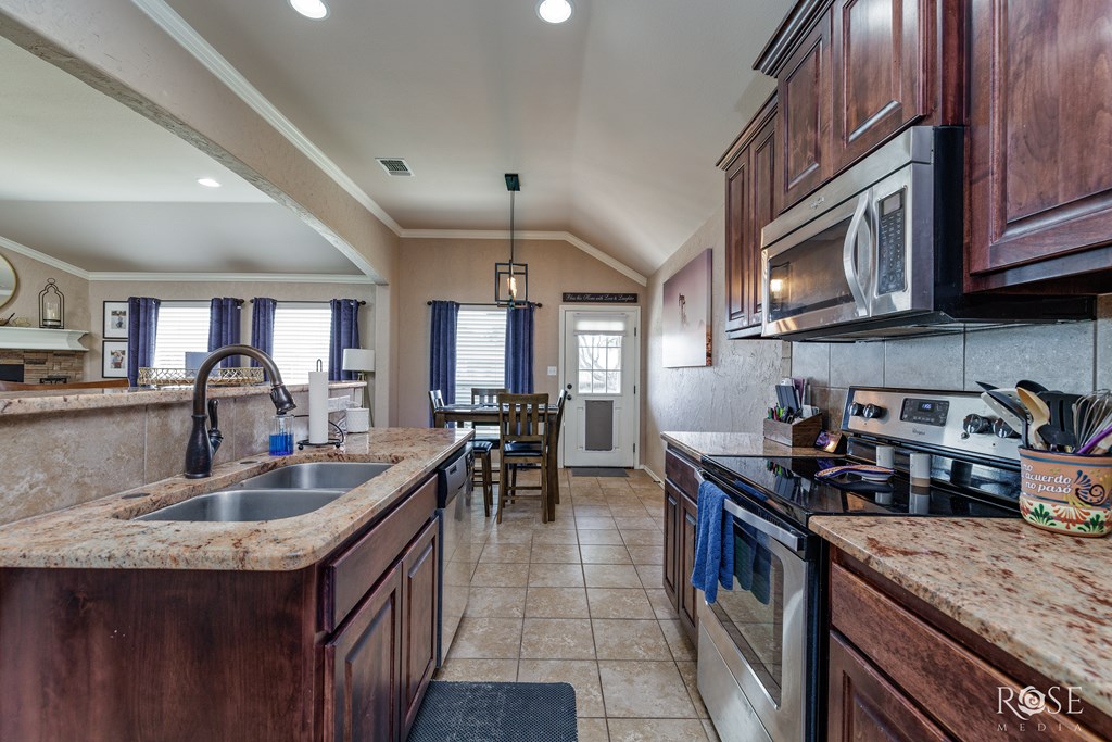 6014 San Saba St Property Photo 10