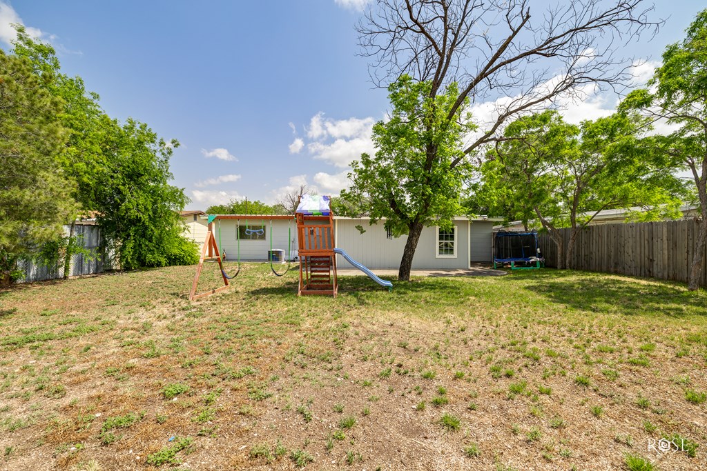 2406 Glenwood Dr Property Photo 22