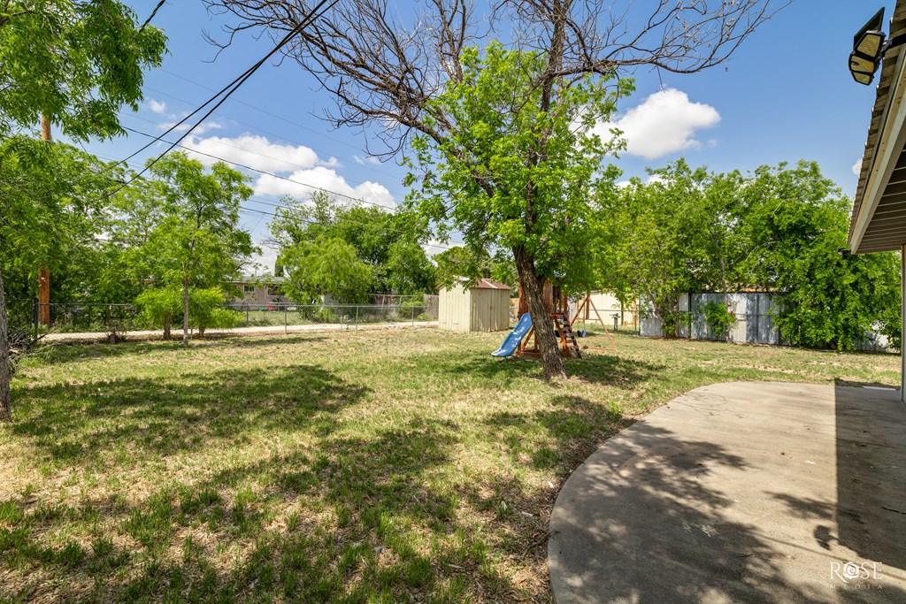 2406 Glenwood Dr Property Photo 24