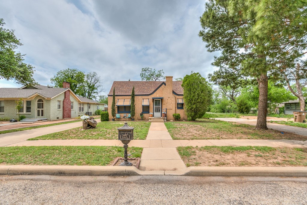 1411 Kenwood Dr Property Photo 2