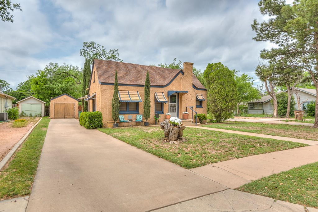 1411 Kenwood Dr Property Photo 3