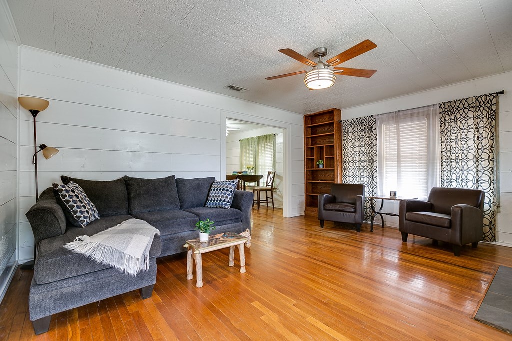 1411 Kenwood Dr Property Photo 8