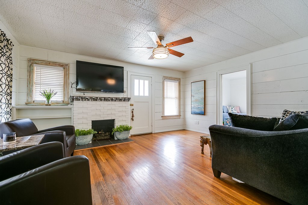 1411 Kenwood Dr Property Photo 9