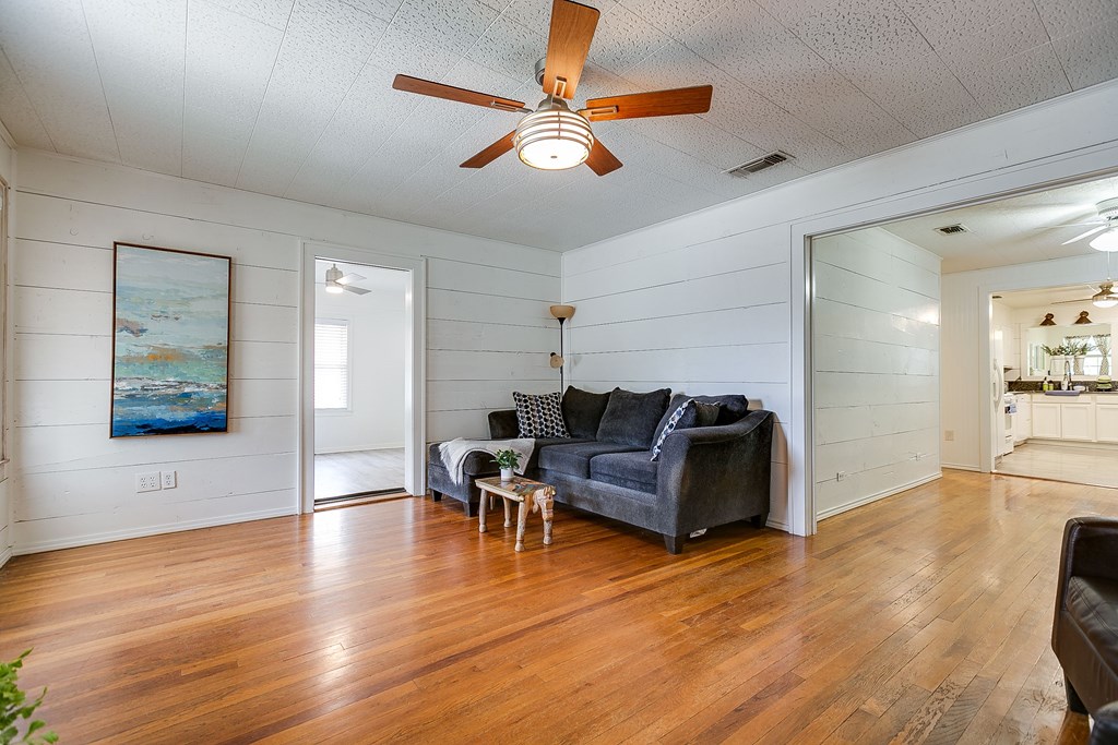1411 Kenwood Dr Property Photo 10