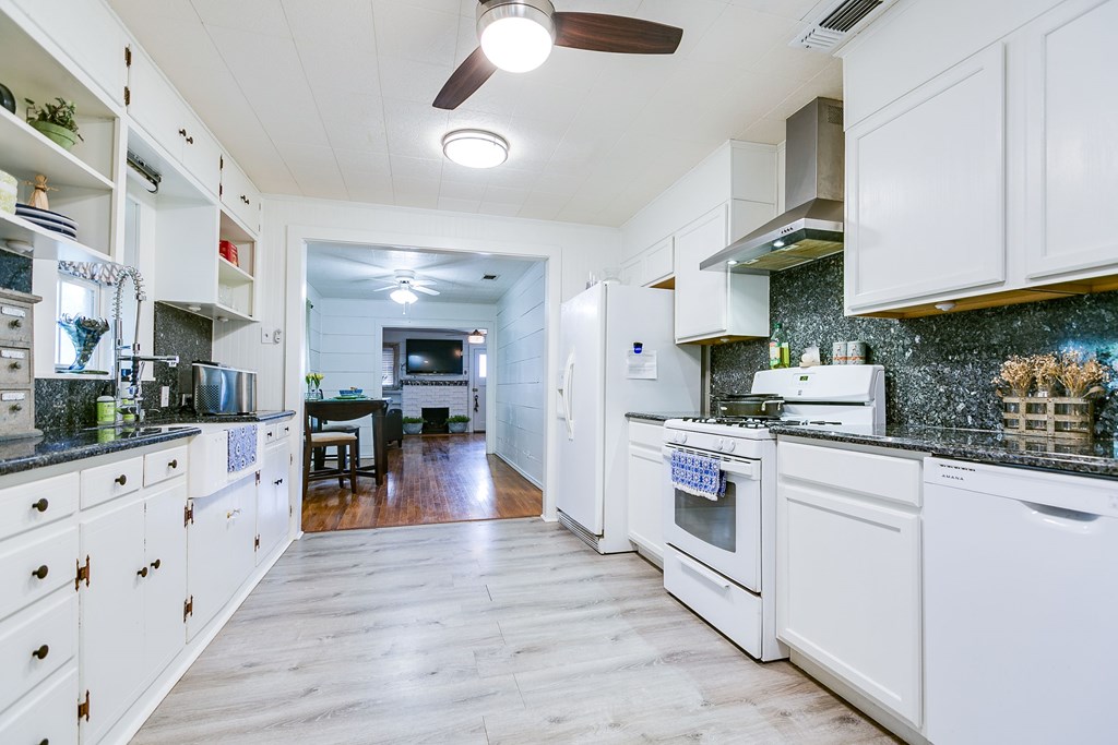 1411 Kenwood Dr Property Photo 18