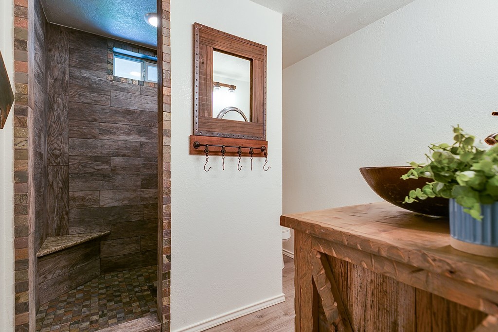 1411 Kenwood Dr Property Photo 23