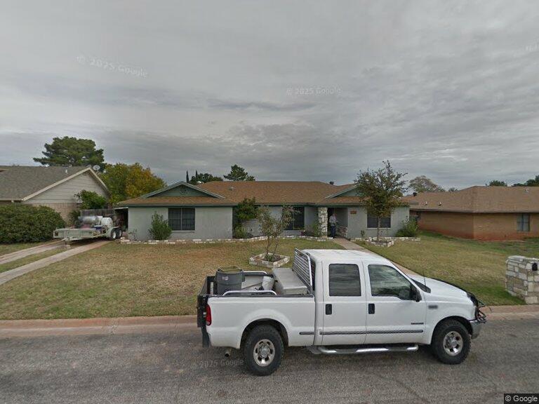 3826 Hillcrest Dr Property Photo 1