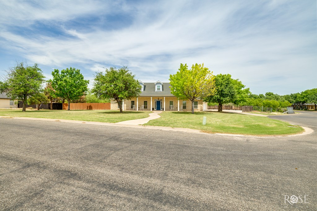 1258 Gleneagles Dr Property Photo 2