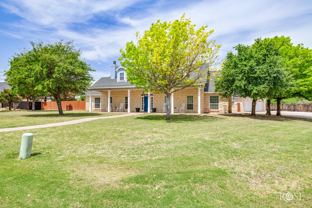 1258 Gleneagles Dr Property Photo 4