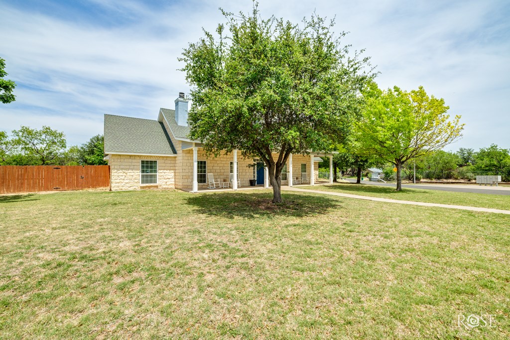 1258 Gleneagles Dr Property Photo 5