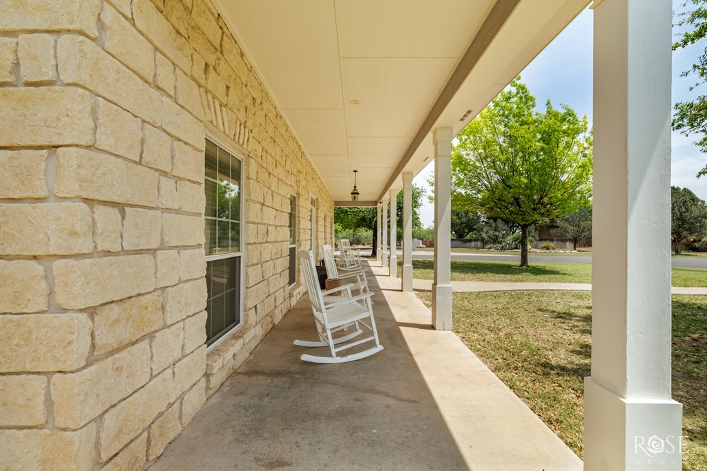 1258 Gleneagles Dr Property Photo 6