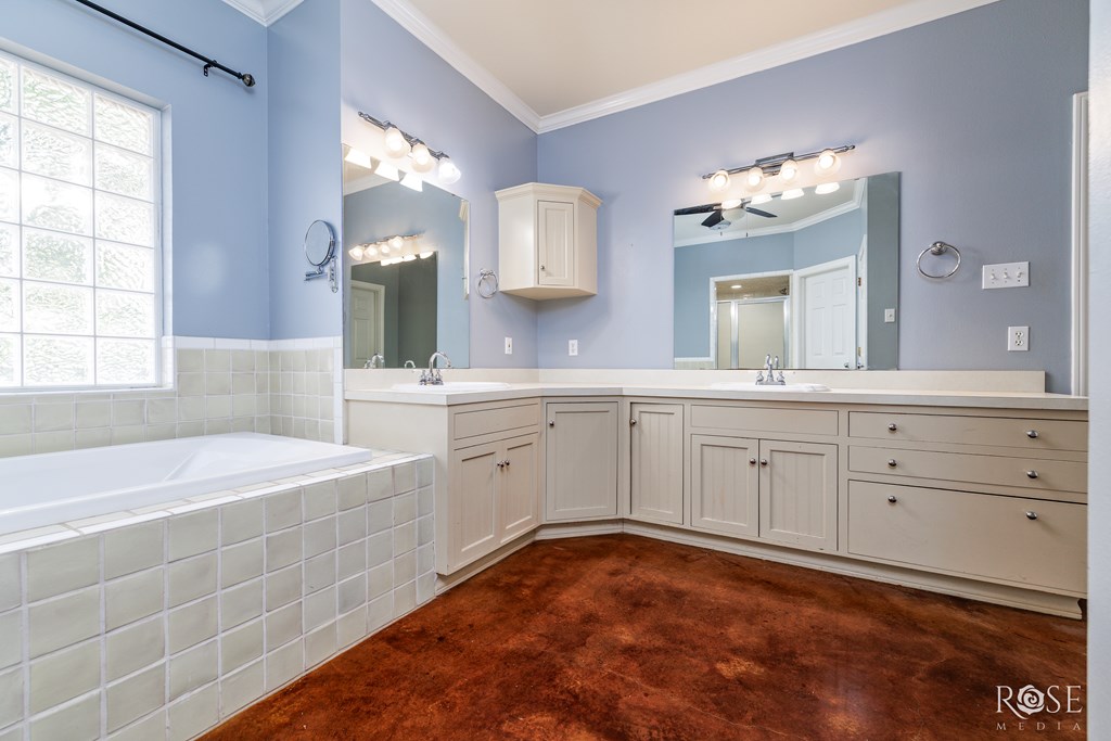 1258 Gleneagles Dr Property Photo 18