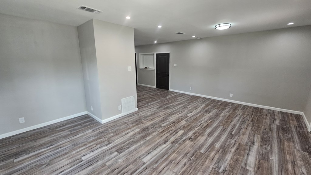 2514 S Hill St Property Photo 2