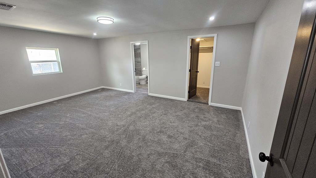 2514 S Hill St Property Photo 6