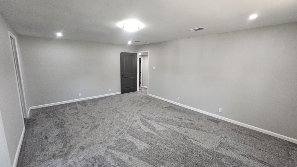 2514 S Hill St Property Photo 7