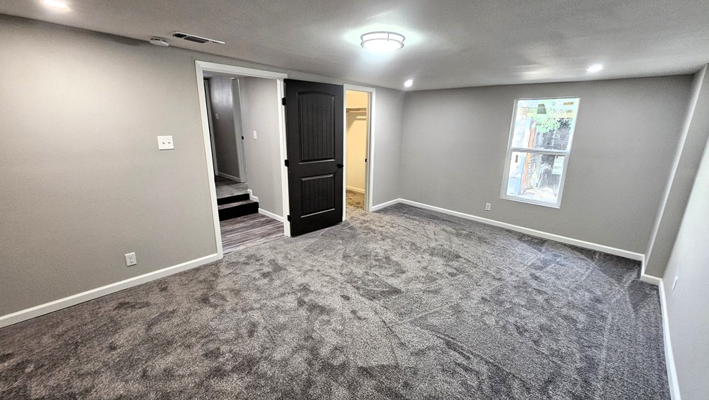 2514 S Hill St Property Photo 14