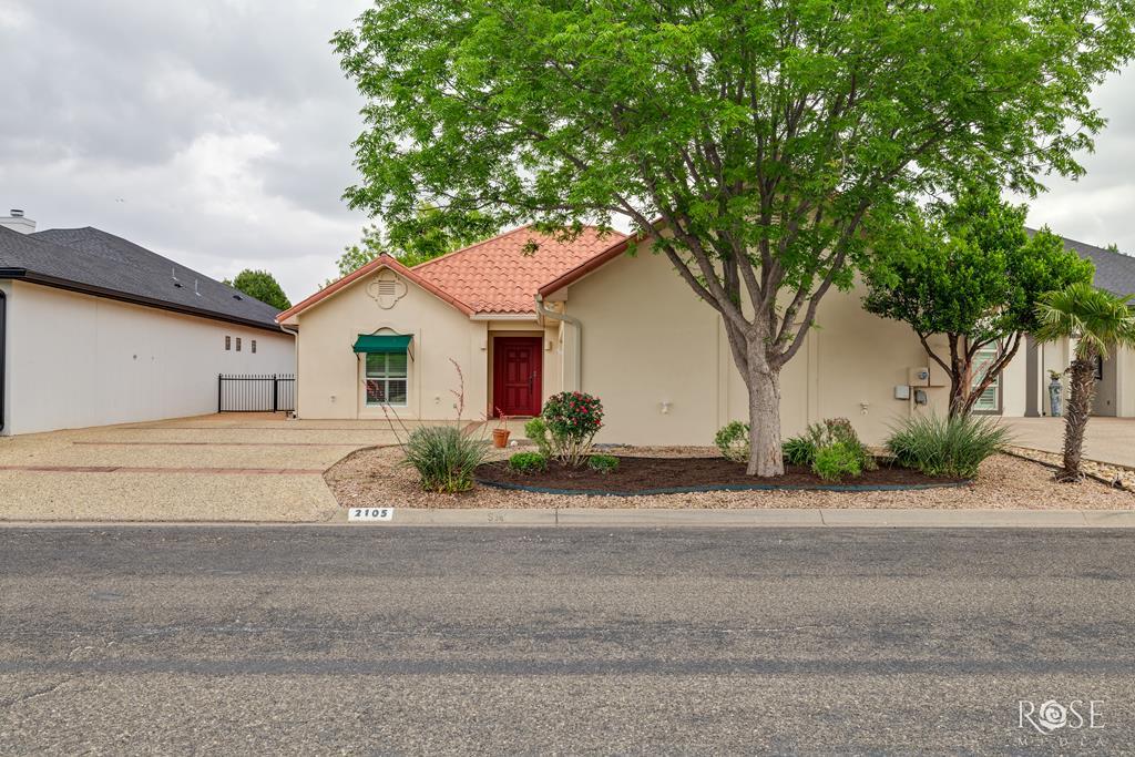 2105 Valleyview Dr Property Photo 2