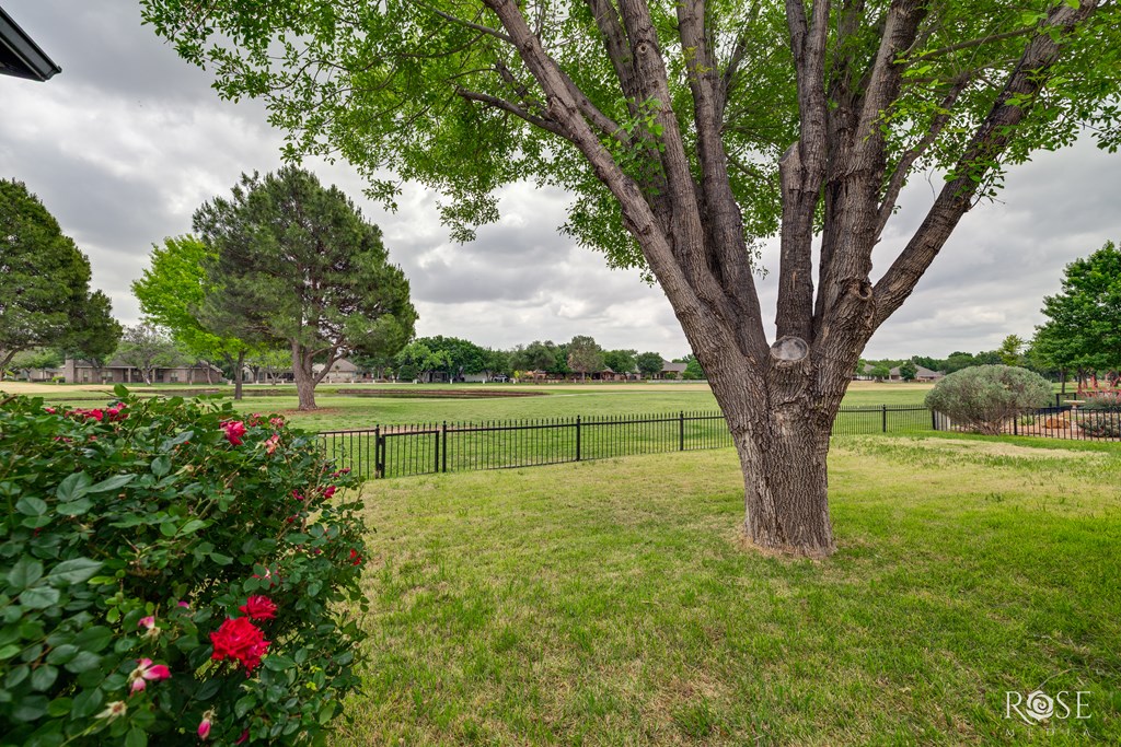 2105 Valleyview Dr Property Photo 3