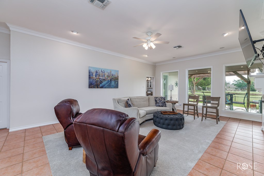 2105 Valleyview Dr Property Photo 8