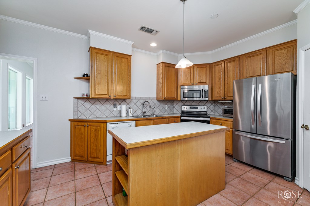 2105 Valleyview Dr Property Photo 9