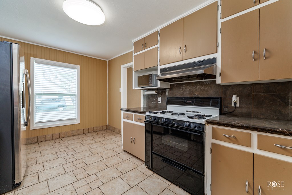 321 N Park St Property Photo 10