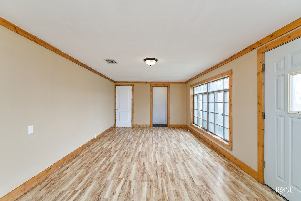 321 N Park St Property Photo 12