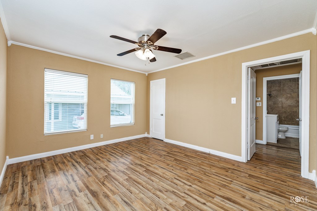 321 N Park St Property Photo 16