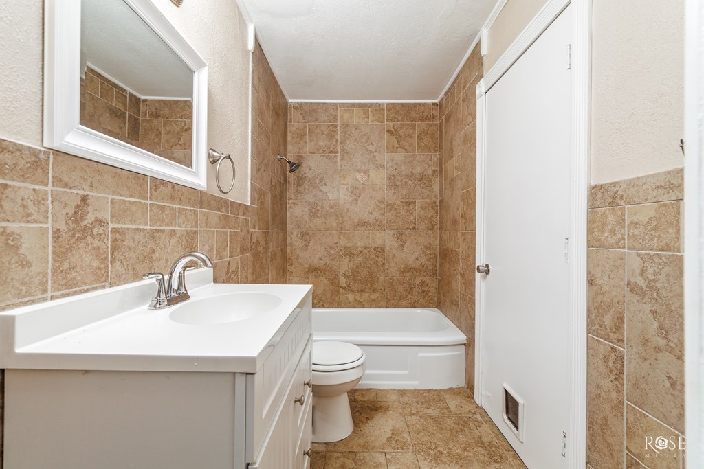 321 N Park St Property Photo 17