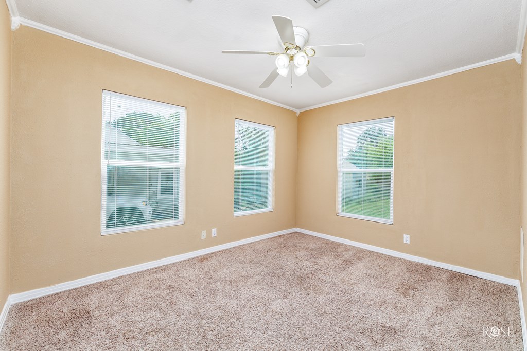 321 N Park St Property Photo 18