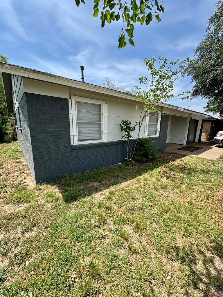 1025 Linda Lee Dr Property Photo 2