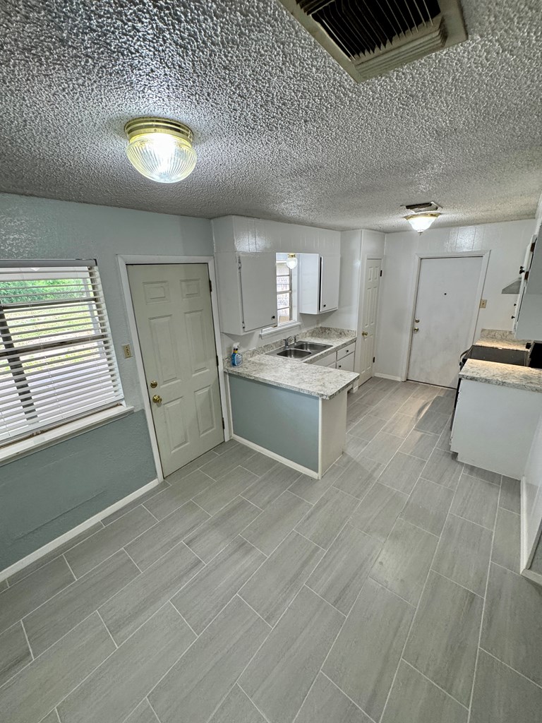 1025 Linda Lee Dr Property Photo 7