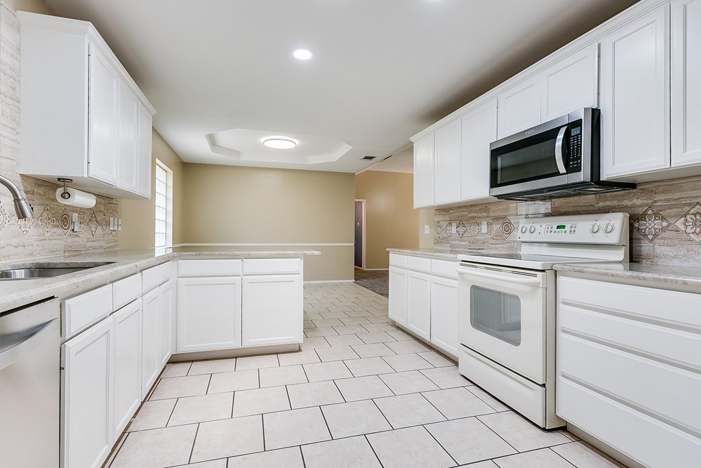 5236 Coral Way Property Photo 4