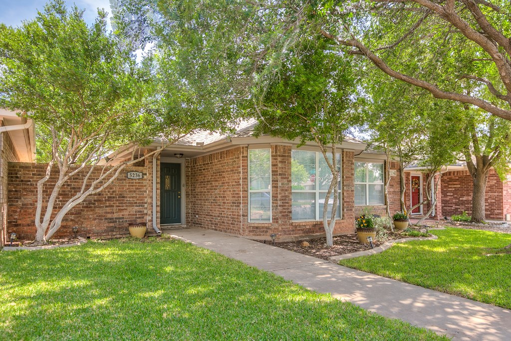 5236 Coral Way Property Photo 6
