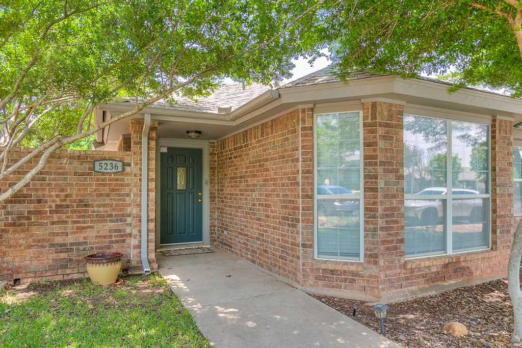 5236 Coral Way Property Photo 9