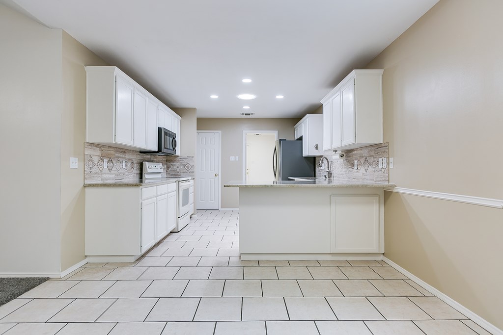 5236 Coral Way Property Photo 14