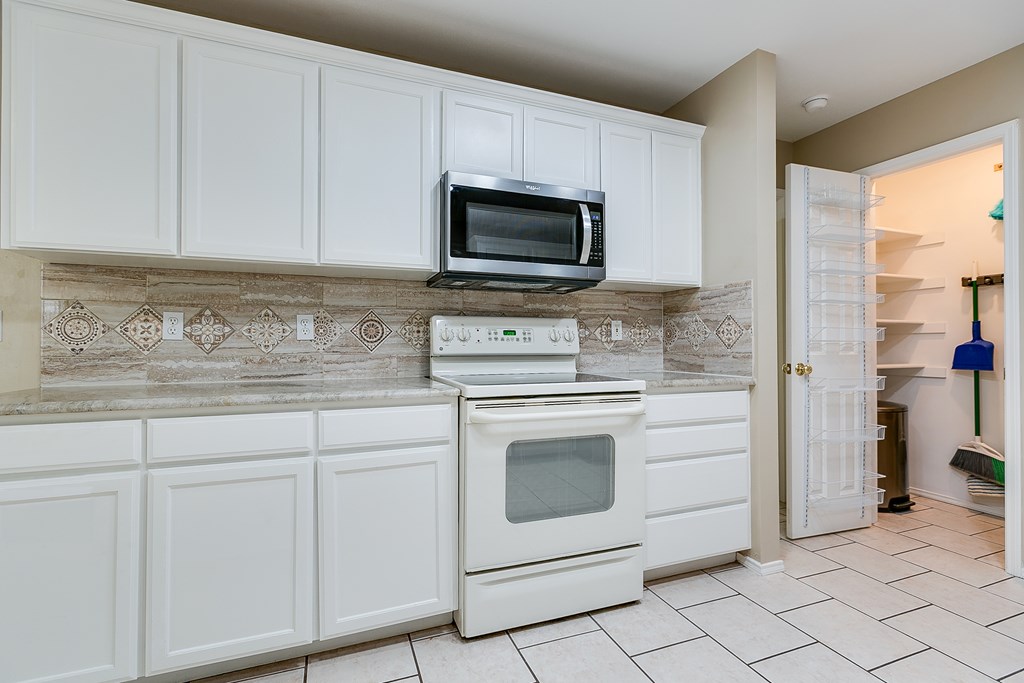5236 Coral Way Property Photo 17