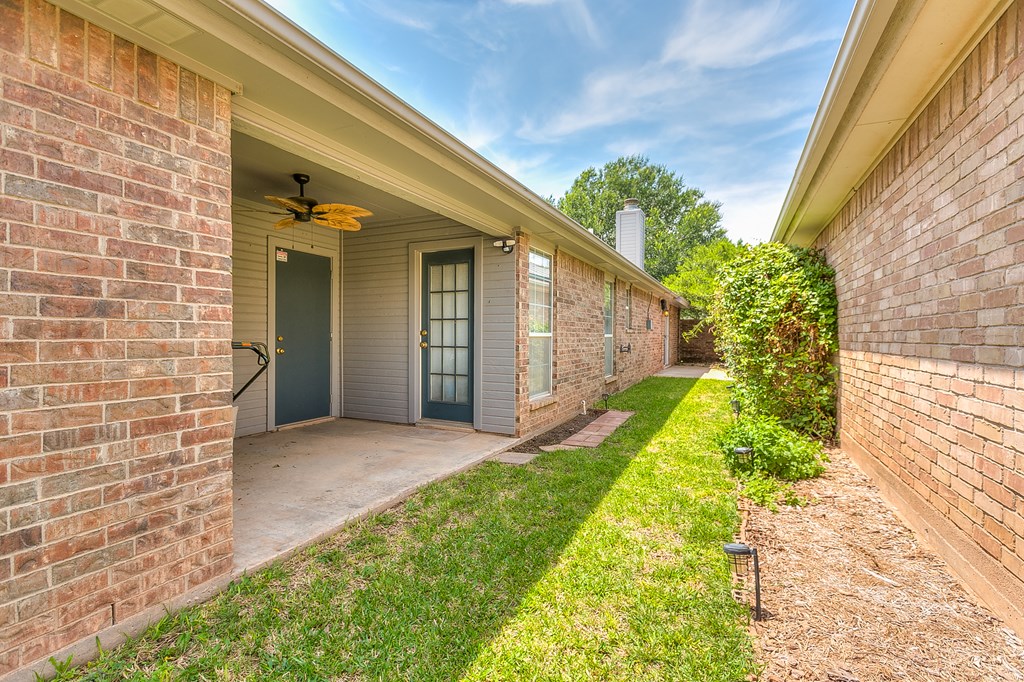 5236 Coral Way Property Photo 27