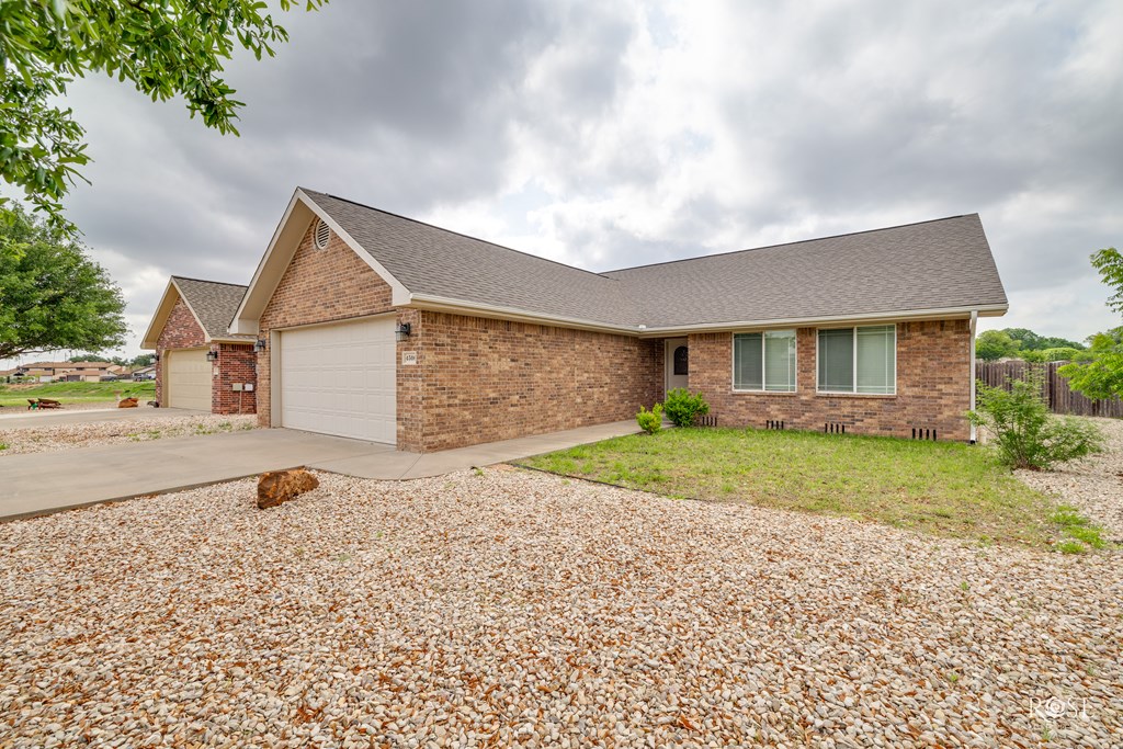 4506 Oak Grove Blvd Property Photo 2